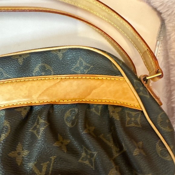 Louis Vuitton Brown and Tan Shoulder Bag with Monogram - Picture 14 of 15